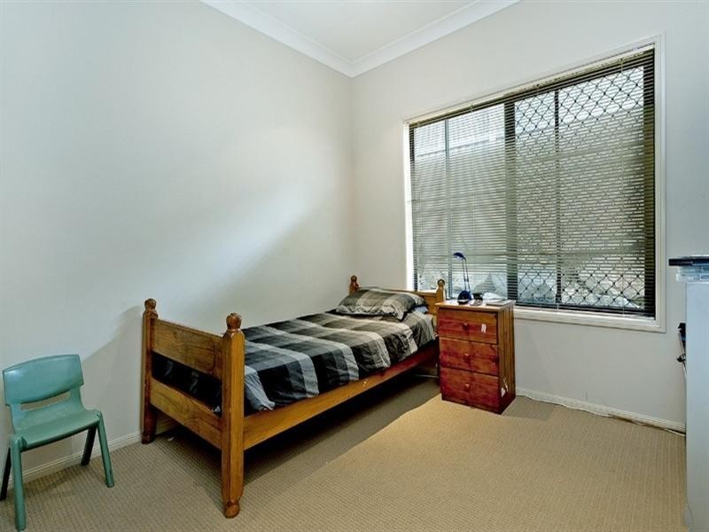 4 Coonowrin Street, Pacific Pines QLD 4211