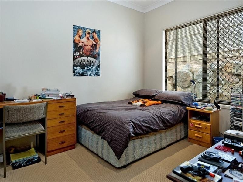 4 Coonowrin Street, Pacific Pines QLD 4211