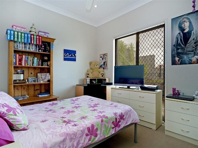 4 Coonowrin Street, Pacific Pines QLD 4211