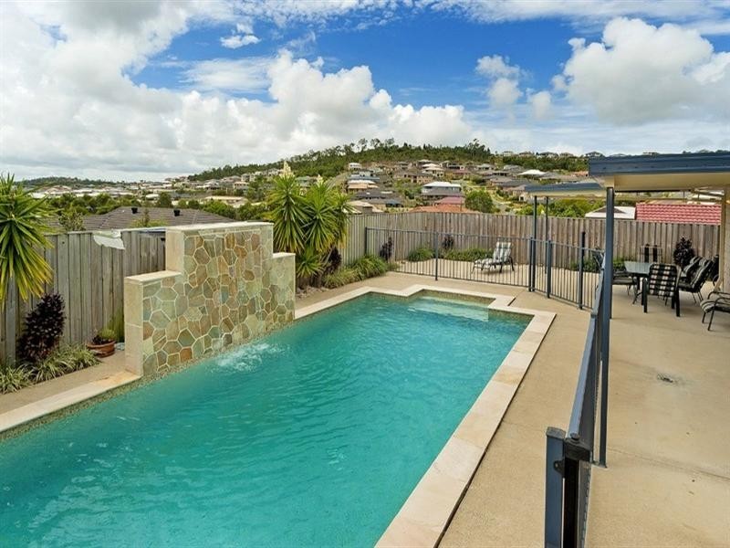 4 Coonowrin Street, Pacific Pines QLD 4211