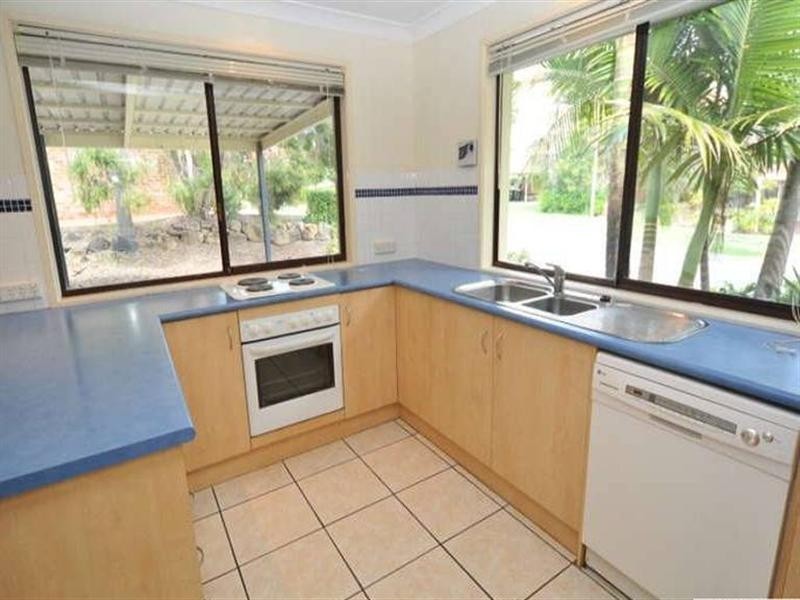 8 Wilmot Place, Helensvale QLD 4212