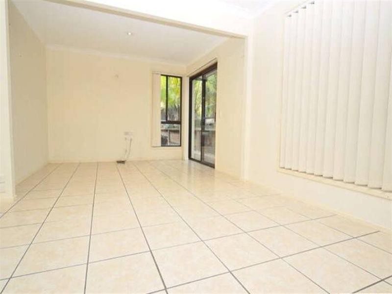 8 Wilmot Place, Helensvale QLD 4212