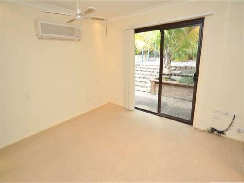 8 Wilmot Place, Helensvale QLD 4212