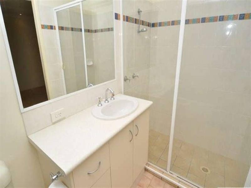 8 Wilmot Place, Helensvale QLD 4212