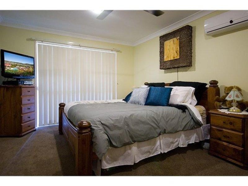 12 Cobbler Place, Pacific Pines QLD 4211