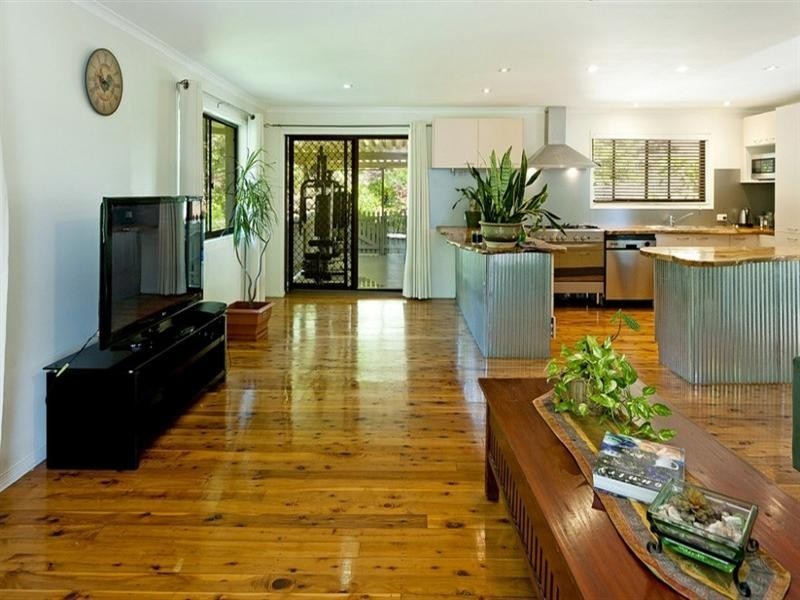 14 Woodford Road, Helensvale QLD 4212