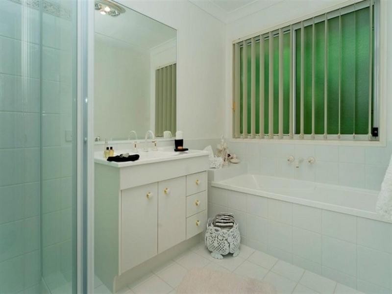 12 Malekula Rise, Pacific Pines QLD 4211