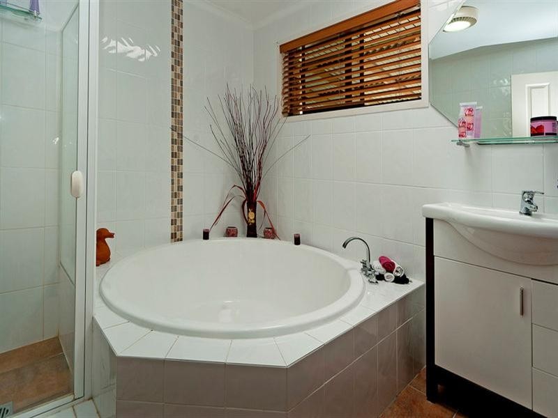 12 Nowra Court, Helensvale QLD 4212