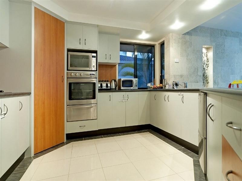 10 The Peninsula, Helensvale QLD 4212