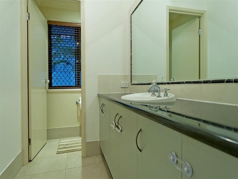 10 The Peninsula, Helensvale QLD 4212