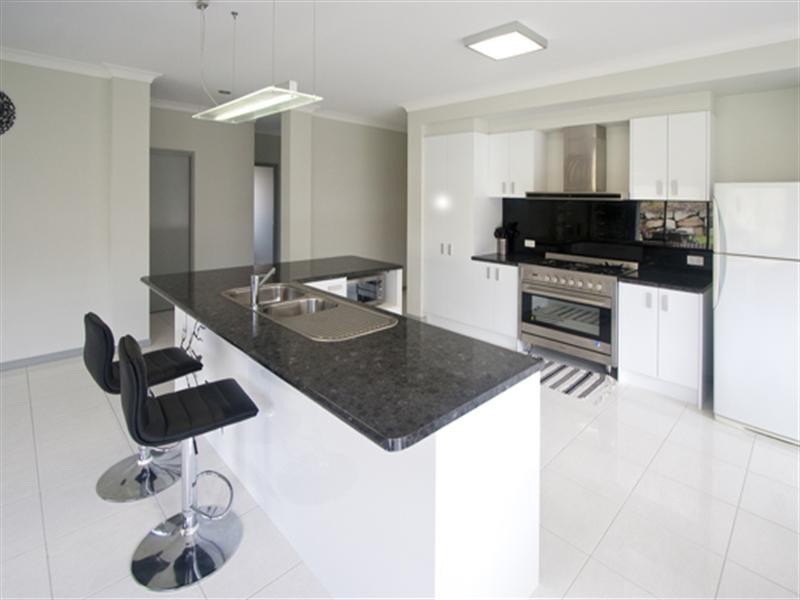 30 Faraday Crescent, Pacific Pines QLD 4211