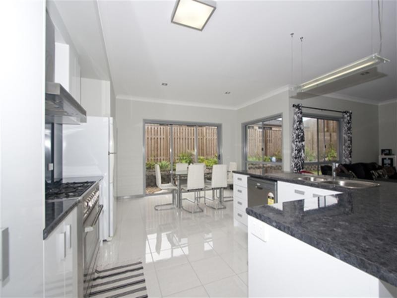 30 Faraday Crescent, Pacific Pines QLD 4211