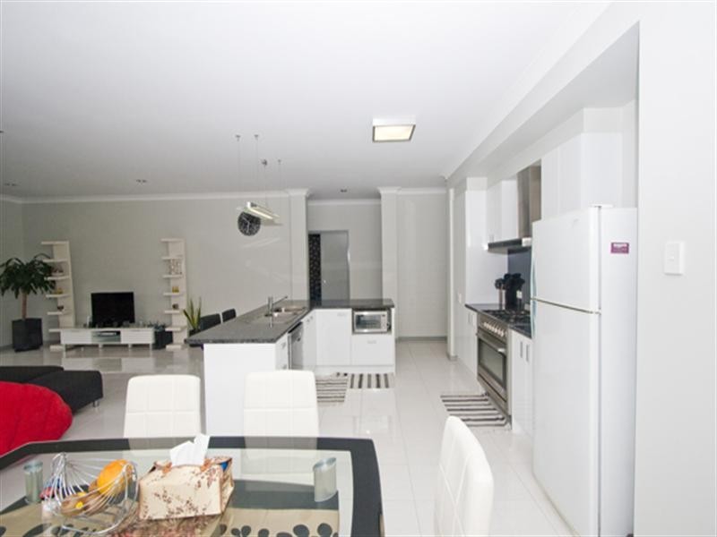 30 Faraday Crescent, Pacific Pines QLD 4211