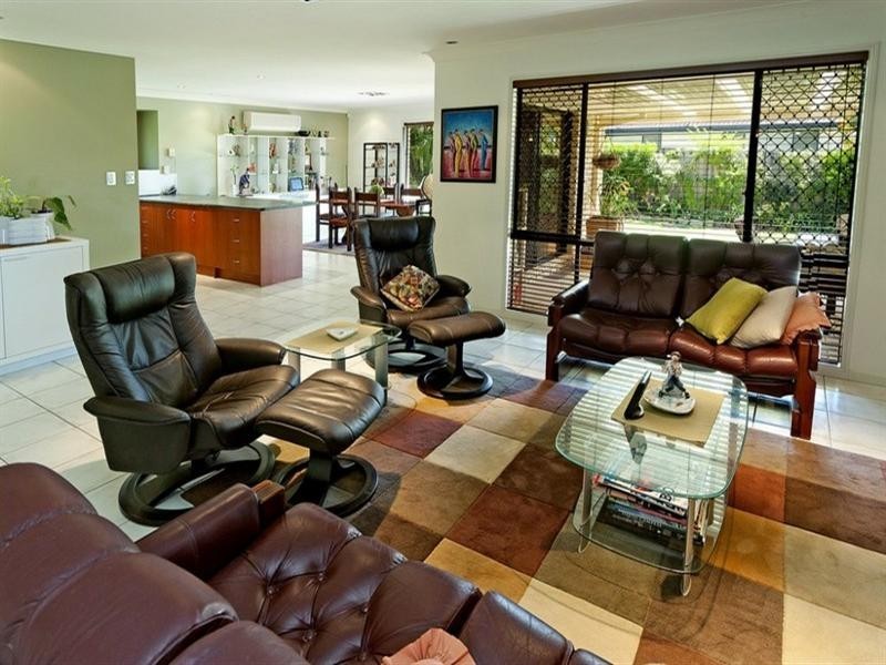 6 Palm Street, Pacific Pines QLD 4211