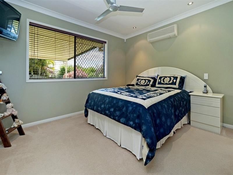 6 Palm Street, Pacific Pines QLD 4211