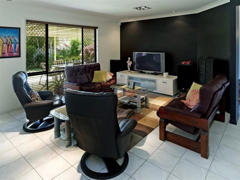 6 Palm Street, Pacific Pines QLD 4211