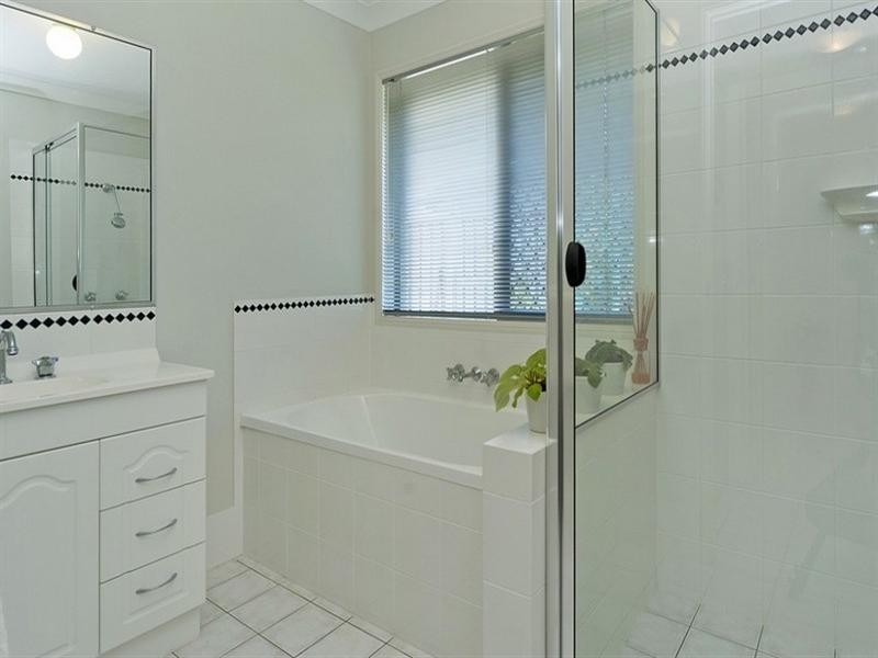 6 Palm Street, Pacific Pines QLD 4211