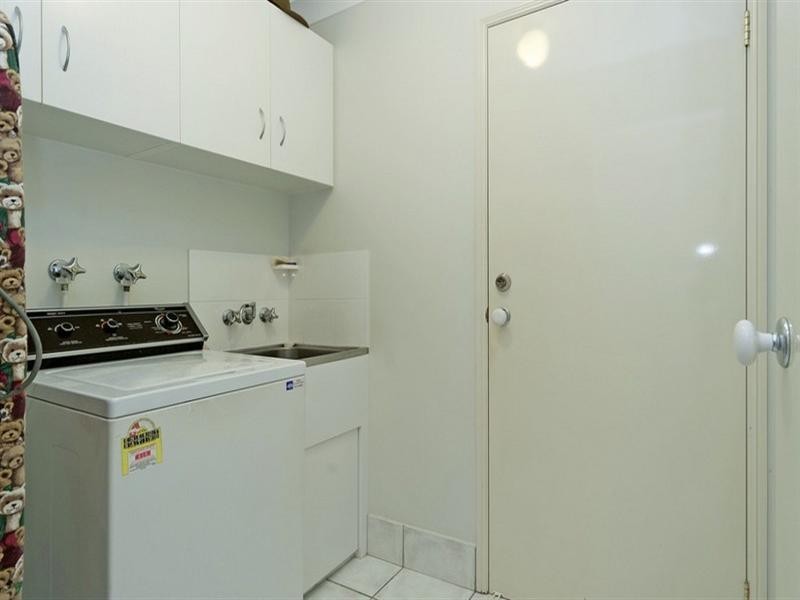 6 Palm Street, Pacific Pines QLD 4211