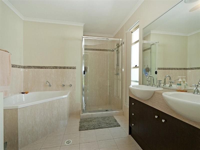 25 The Close, Helensvale QLD 4212