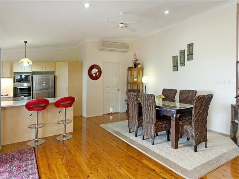 27 Manra Way, Pacific Pines QLD 4211