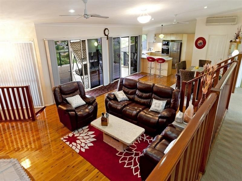 27 Manra Way, Pacific Pines QLD 4211