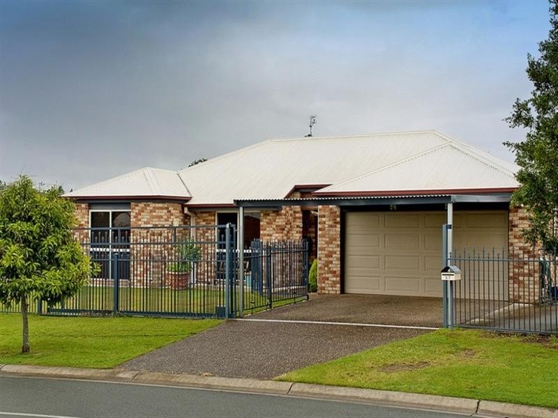 27 Manra Way, Pacific Pines QLD 4211