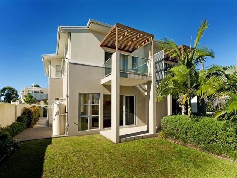 2/7006 Vista Drive, Benowa QLD 4217