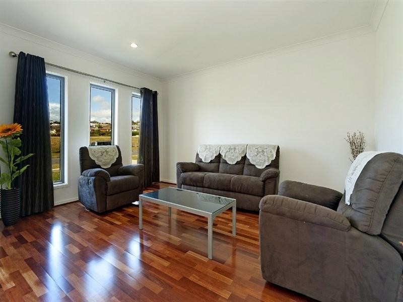 46 Faraday Crescent, Pacific Pines QLD 4211