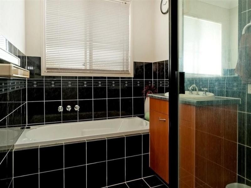 30 McRae Circuit, Pacific Pines QLD 4211