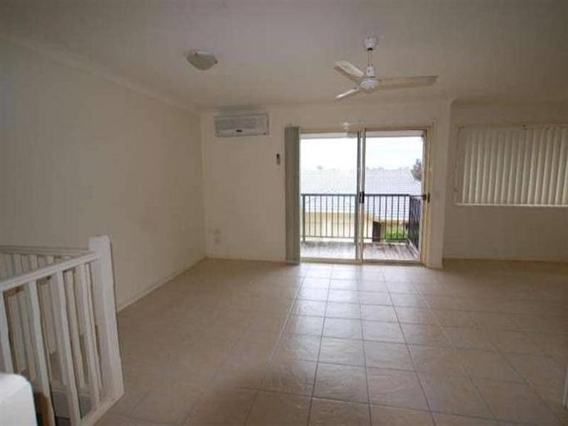 2/3 Arundel Drive, Arundel QLD 4214