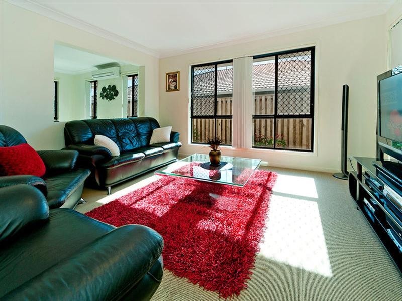 5 Taske Rise, Pacific Pines QLD 4211