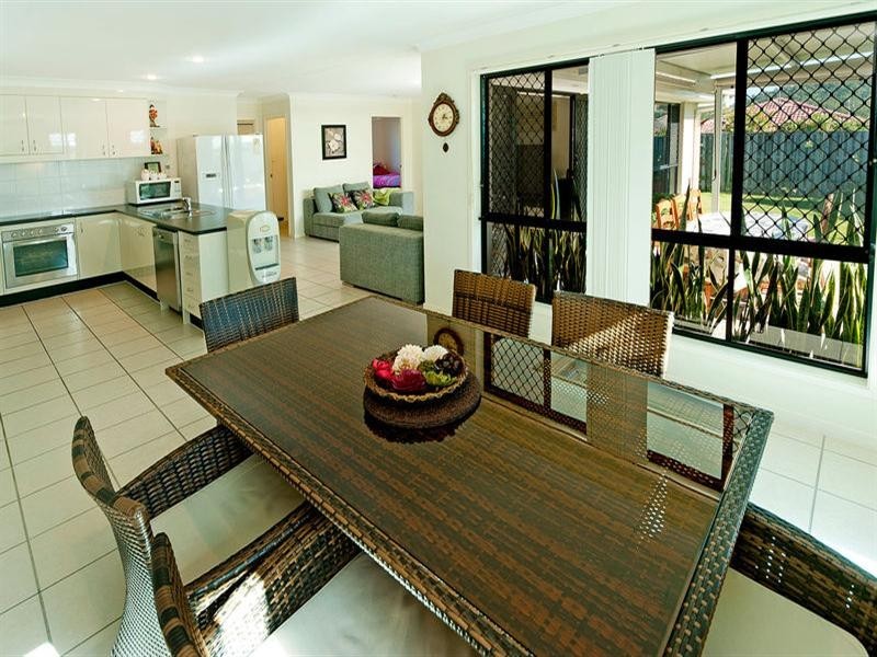 5 Taske Rise, Pacific Pines QLD 4211