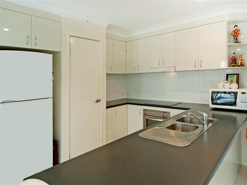 5 Taske Rise, Pacific Pines QLD 4211