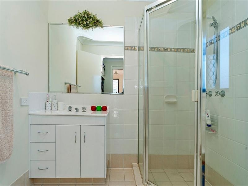 5 Taske Rise, Pacific Pines QLD 4211