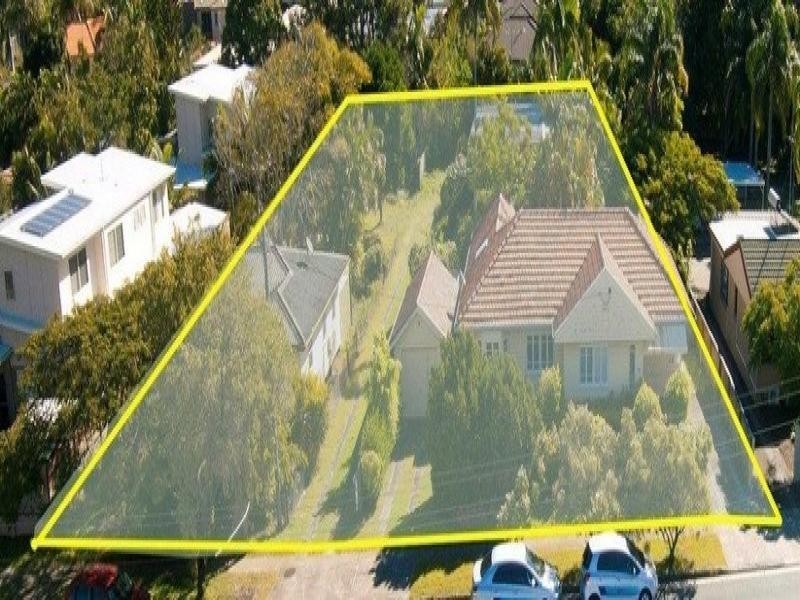 8 Ahern Street, Labrador QLD 4215