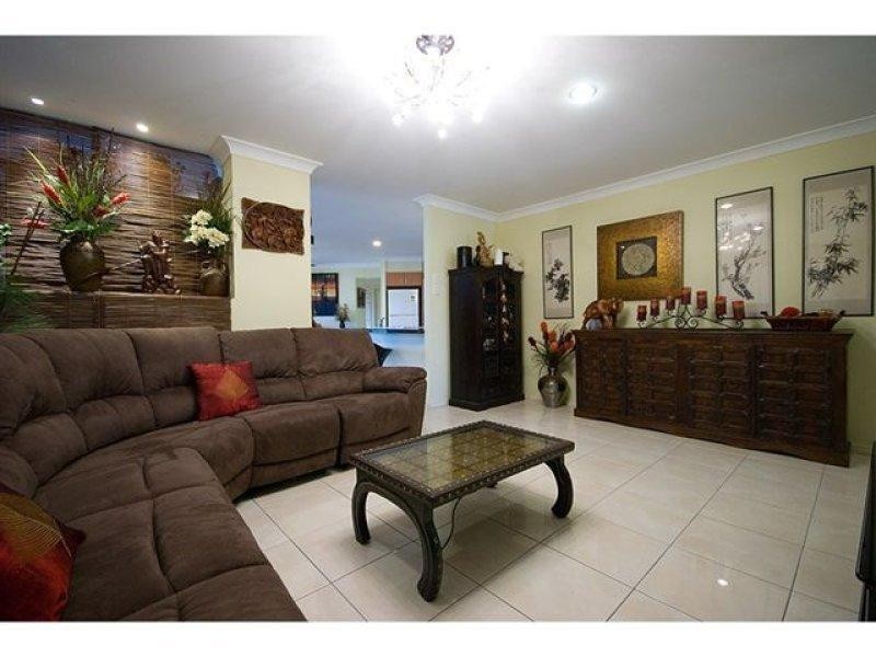 12 Cobbler Place, Pacific Pines QLD 4211