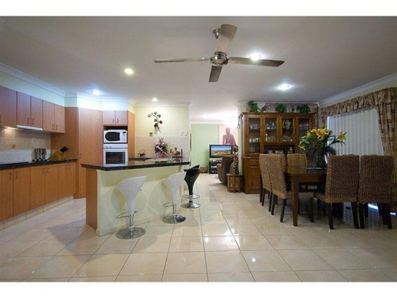 12 Cobbler Place, Pacific Pines QLD 4211