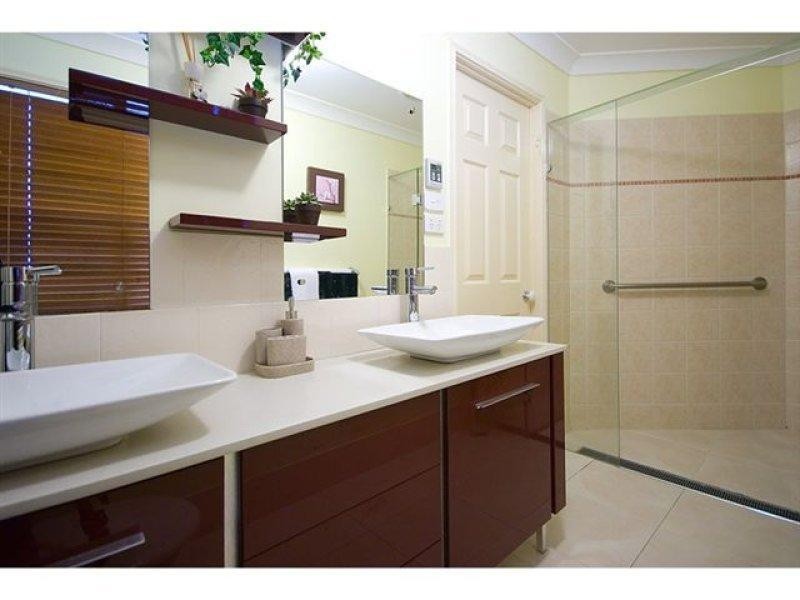 12 Cobbler Place, Pacific Pines QLD 4211