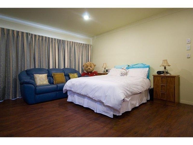 12 Cobbler Place, Pacific Pines QLD 4211