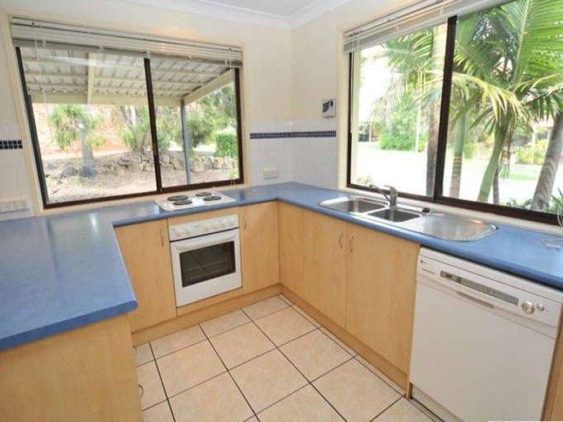 8 Wilmot Place, Helensvale QLD 4212