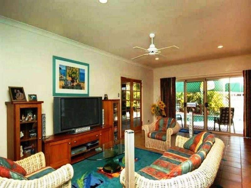 6 Gibraltar Drive, Isle Of Capri QLD 4217
