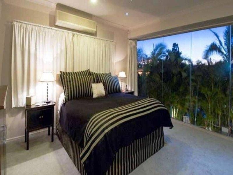 6 Gibraltar Drive, Isle Of Capri QLD 4217
