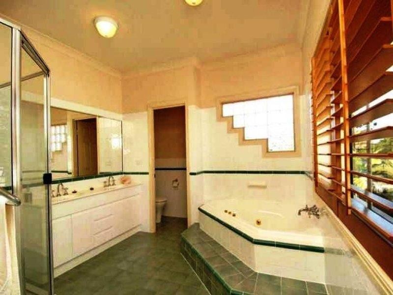 6 Gibraltar Drive, Isle Of Capri QLD 4217