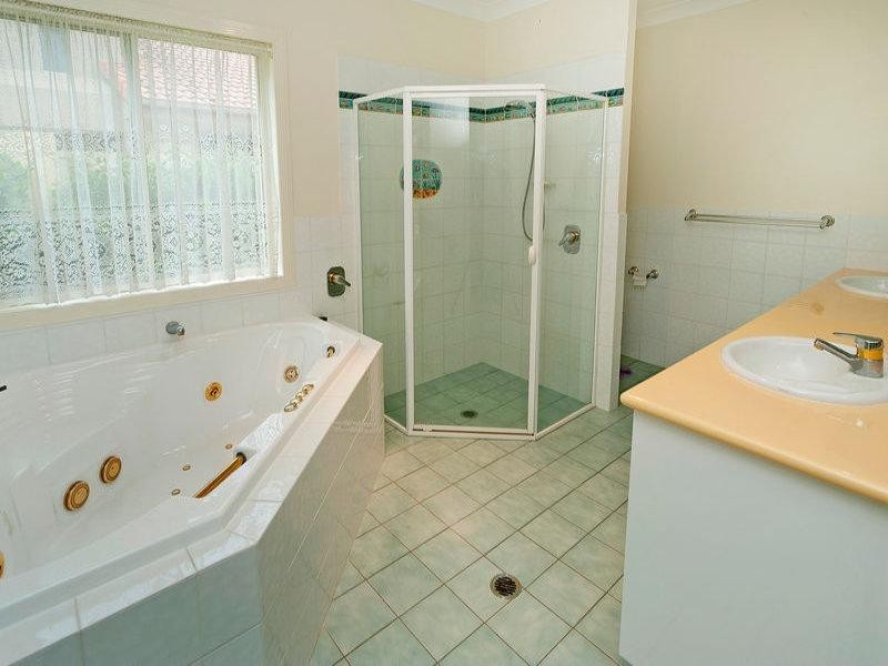 3154 Riverleigh Drive, Hope Island QLD 4212