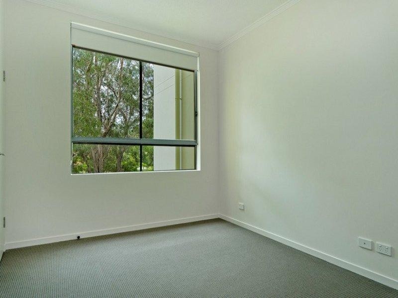 30/20 Bayview Street, Runaway Bay QLD 4216