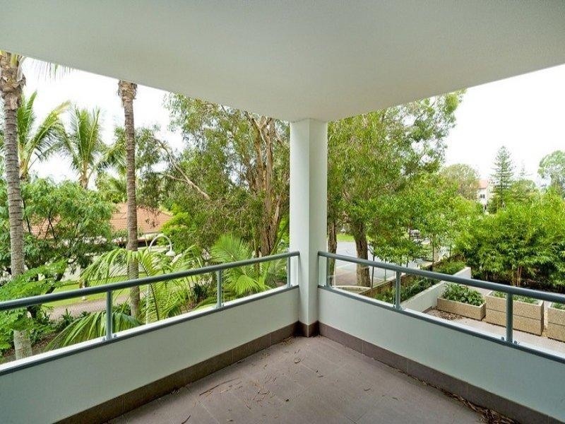 30/20 Bayview Street, Runaway Bay QLD 4216