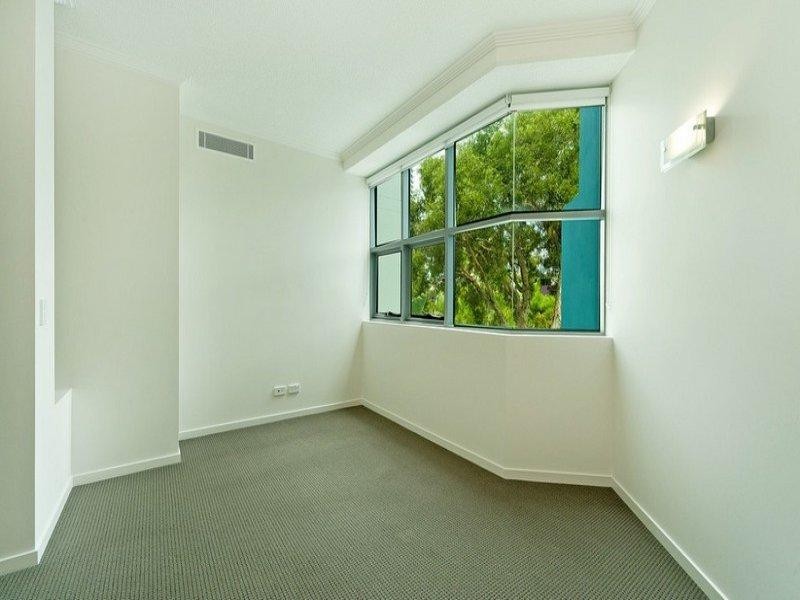 30/20 Bayview Street, Runaway Bay QLD 4216