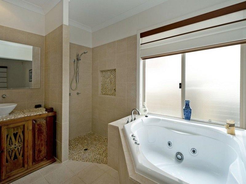 9 Mercure Place, Highland Park QLD 4211