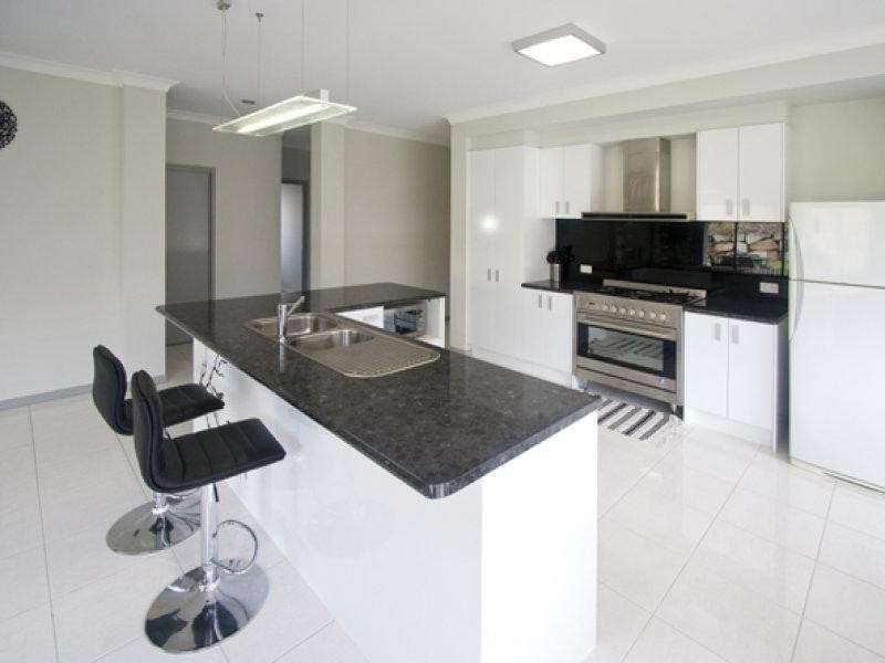 30 Faraday Crescent, Pacific Pines QLD 4211