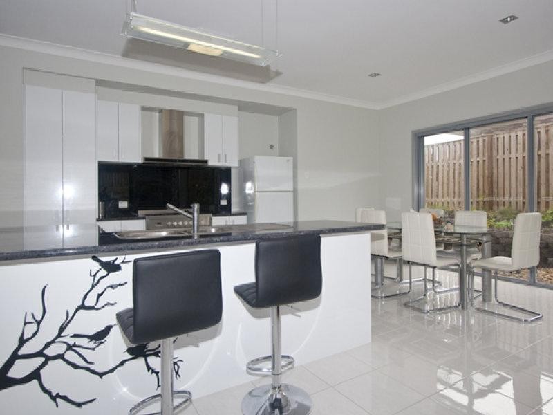 30 Faraday Crescent, Pacific Pines QLD 4211
